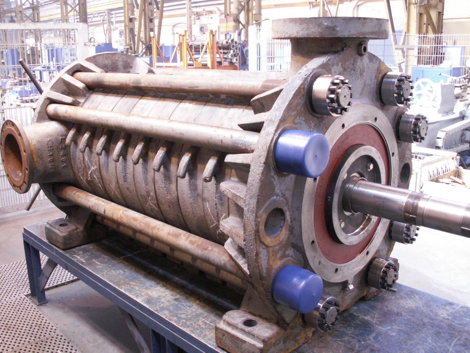Montaż nakrętek MAXLOCK na szpilkach pompy OWH-200